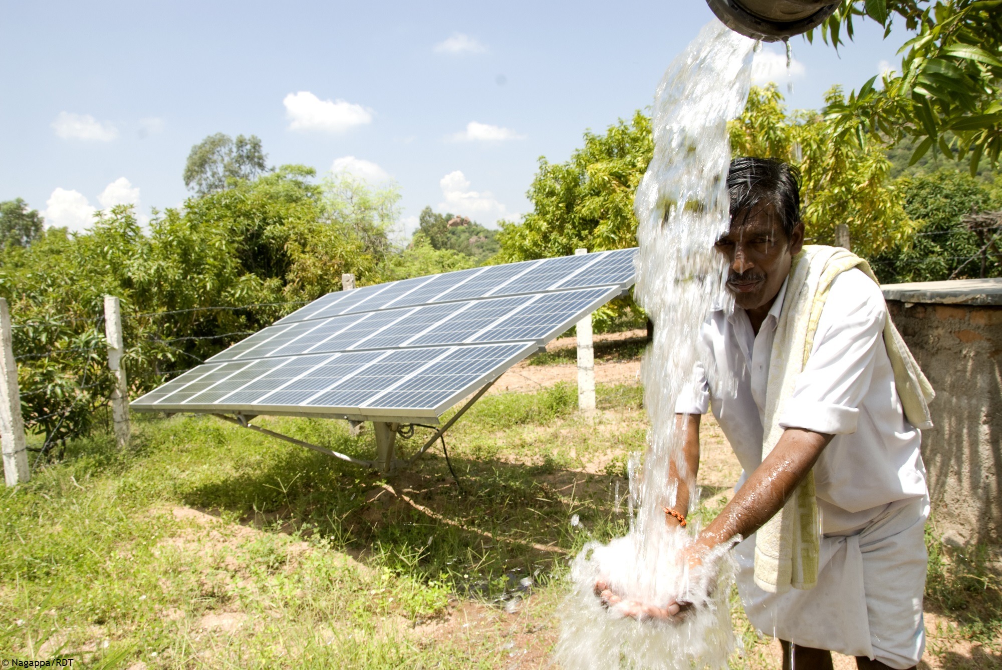 Die Nutzung erneuerbarer Energiequellen erleichtert vielen Bauern die Bewässerung und bekämpft Armut. Indien Landwirtschaft