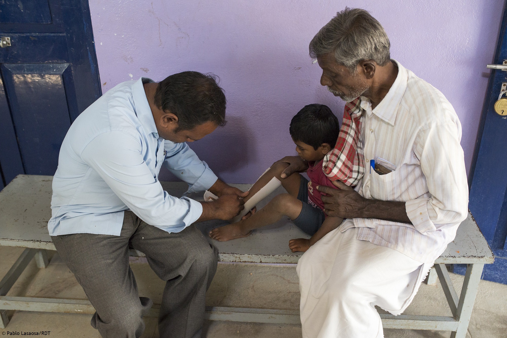 Behinderung in Indien: Wir stellen Männern, Frauen und Kindern mit Behinderung orthopädische Hilfsmittel und Prothesen zur Verfügung, um deren Mobilität zu fördern.