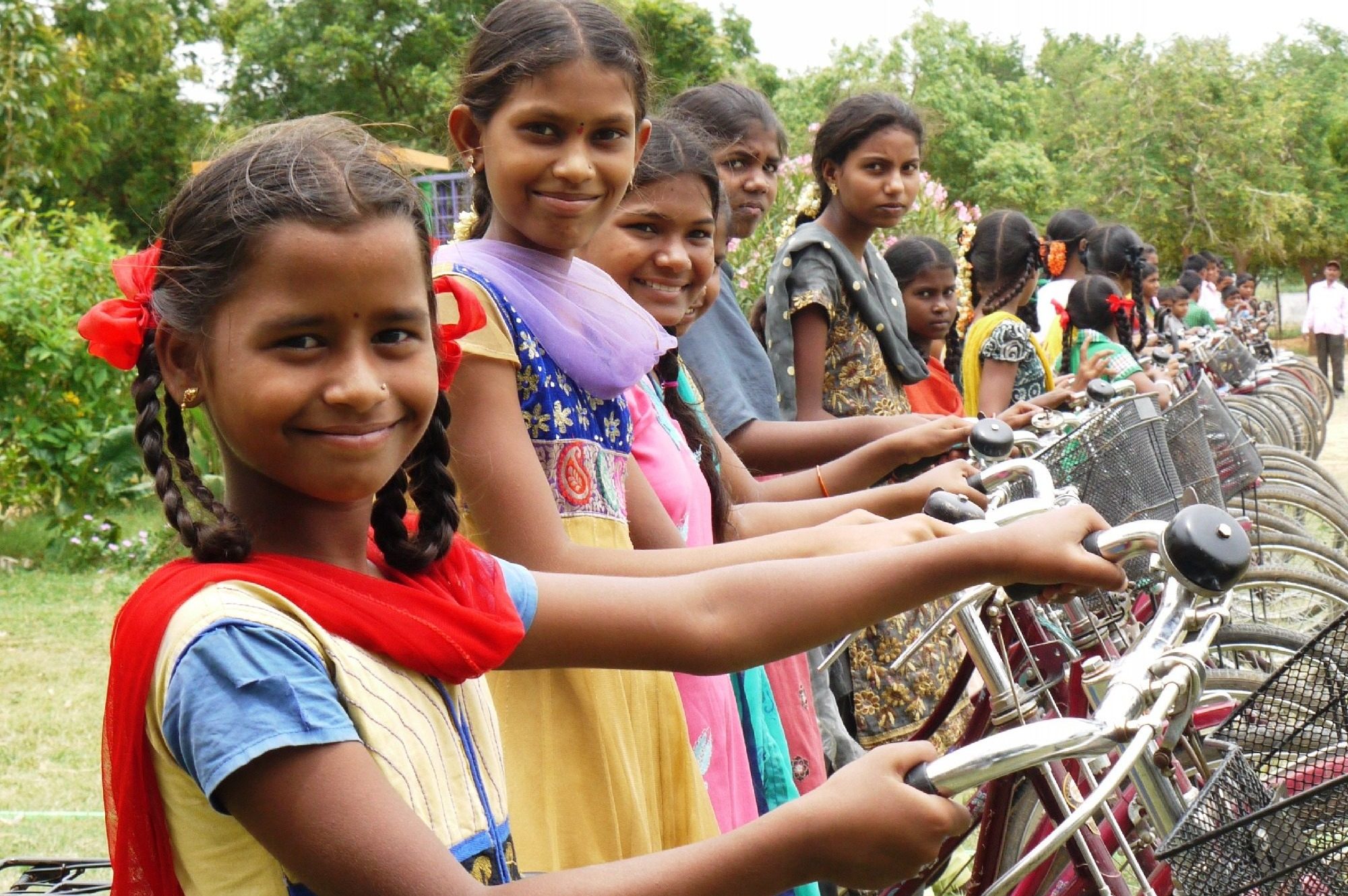 Mit einem Fahrrad Bildung in Indien ermöglichen, eine hoffnungsvolle Zukunft schenken und Zwangsheirat in Indien verhindern.