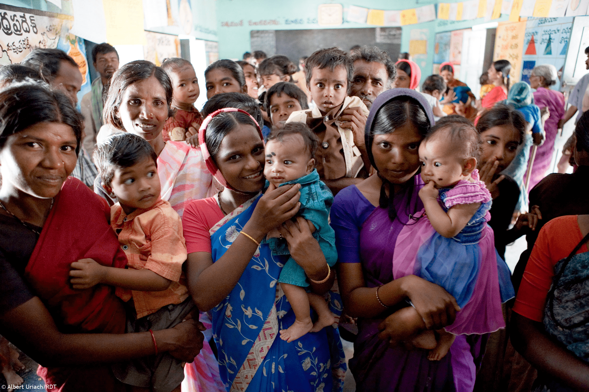 Frauen und Kinder in Indien unterstützen