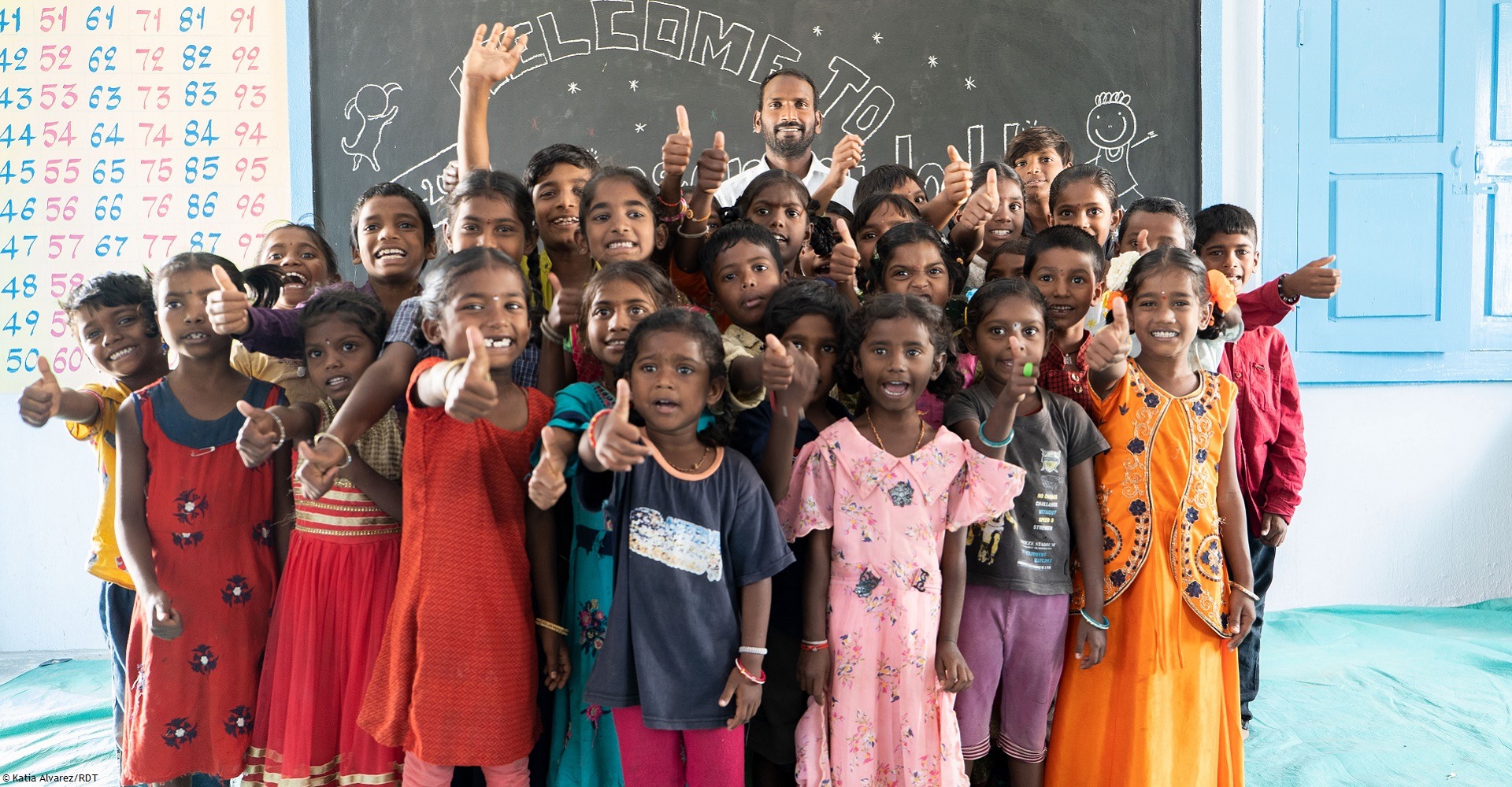 Kinder in einer Stiftungsschule in Indien: Alphabetisierung in Indien ermöglichen