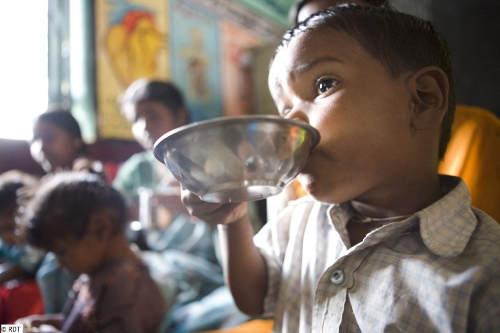 Kindersterblichkeit in Indien bekämpfen - Kampf gegen Mangelernährung in Indien