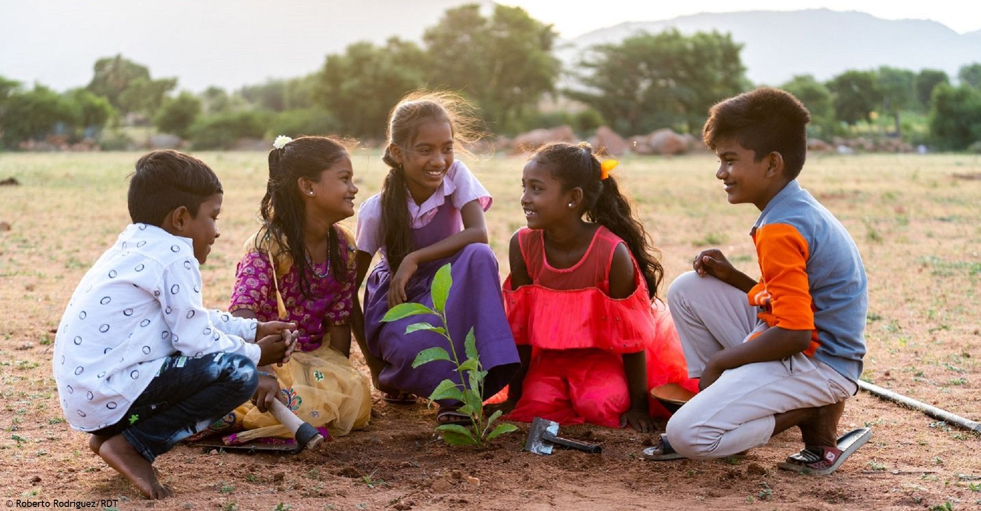 Menschen in Indien helfen