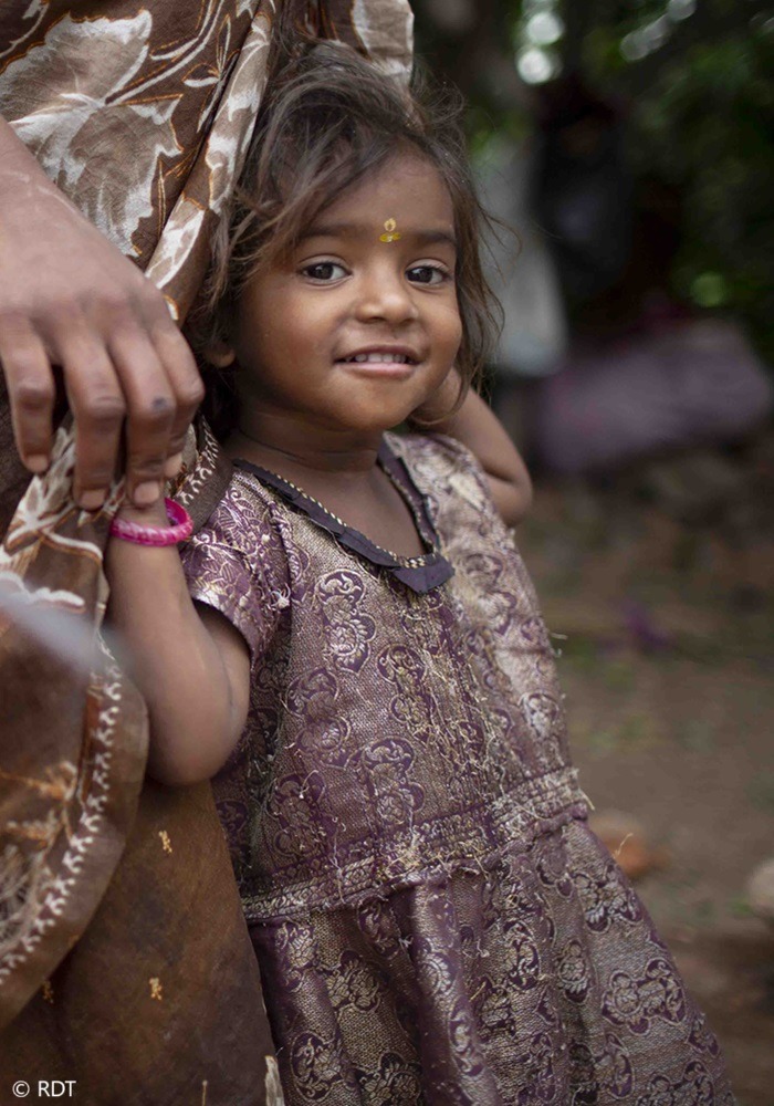 Indisches Kind. Ein Kind in Indien stärken und Armut bekämpfen
